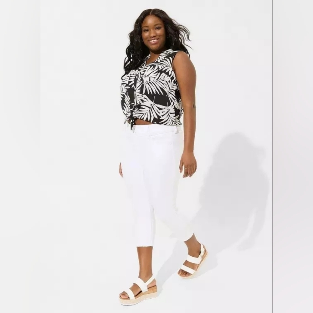 Torrid Madison Black White Palm Print Georgette button-up Sleeveless Blouse 2X
